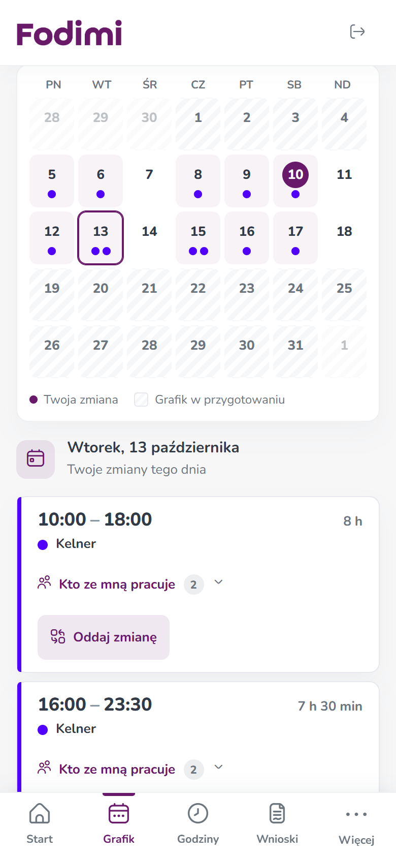 Widok Miesiąc — kalendarz z kropkami przy dniach pracy i zmiany wybranego dnia pod spodem